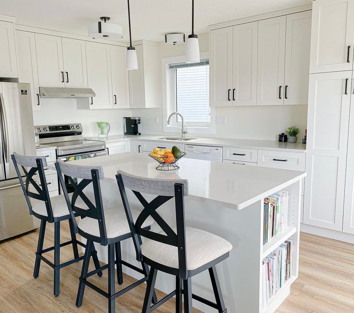 Quartz countertop and island in a contemporary kitchen